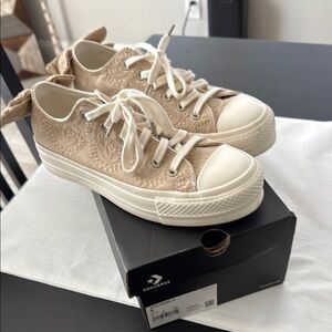 Converse Women's Tan Sneakers